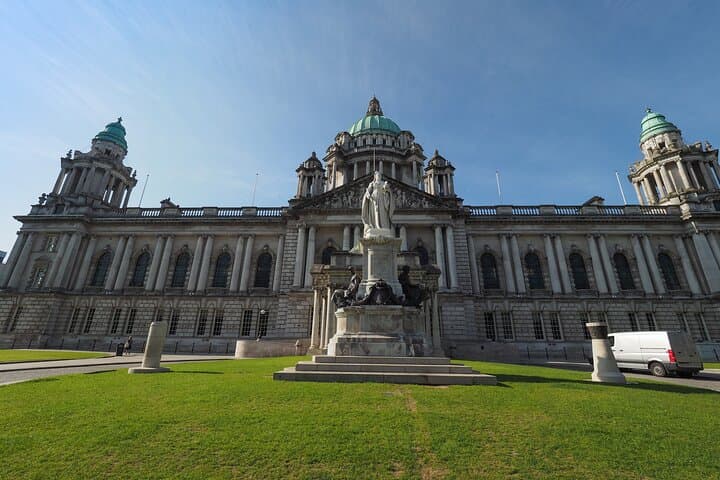 Belfast in 60 Minutes: Private Local Walking Tour of Cathedral Quarter & Waterfront