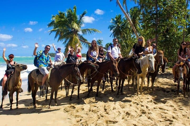 Montaña Redonda: Horseback & 4x4 Safari to Punta Cana’s Hidden Beach