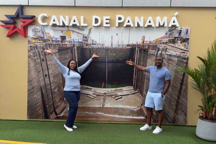 Panama City Private Historical Tour and Miraflores Locks Experience