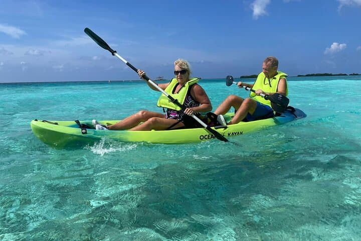 Private Sea Glass Island Kayak Tour: Morning Paddle from San Nicolas, Aruba photo 3