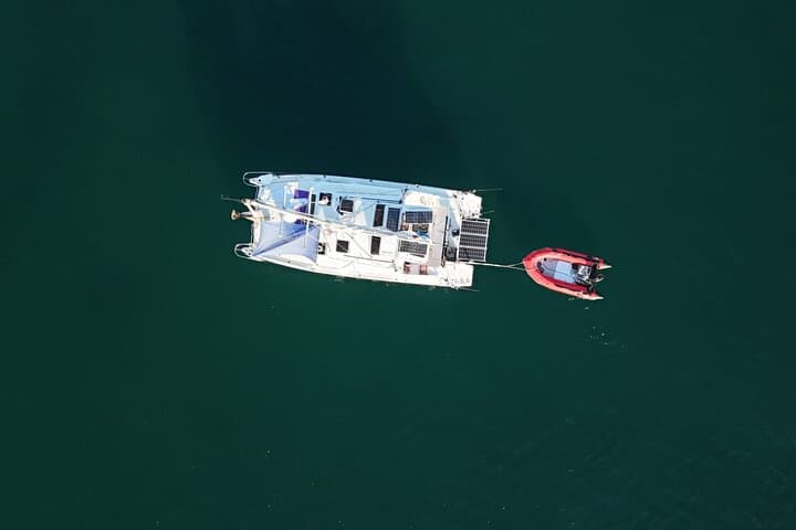 Private Catamaran Sailing Tour in Guanacaste: Snorkel, Dolphins & Lunch