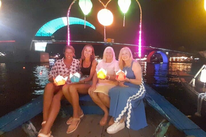 Hoi An Private Lantern Cruise on the Thu Bon River — Sunset Lantern Release & Old Town Views photo 5