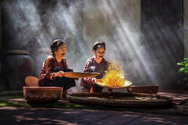 Hanoi Private Tour: Duong Lam Ancient Village, Quang Phu Cau Incense & Chuong Conical-Hat Village photo 4