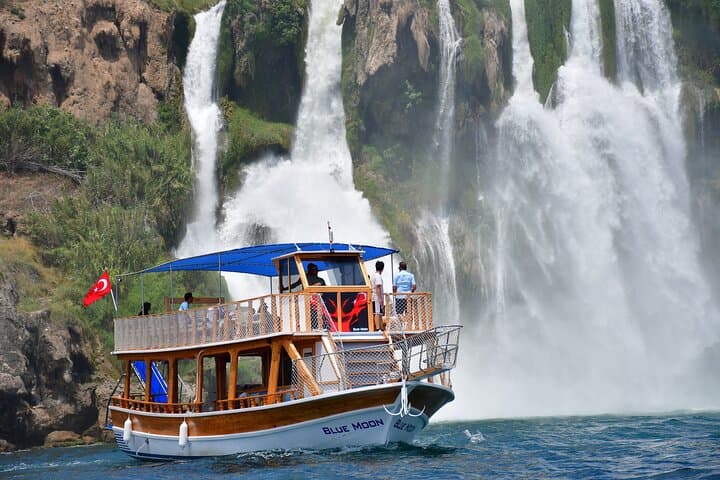 Antalya Waterfall Cruise with Lunch: Lower Düden & Lara Beach