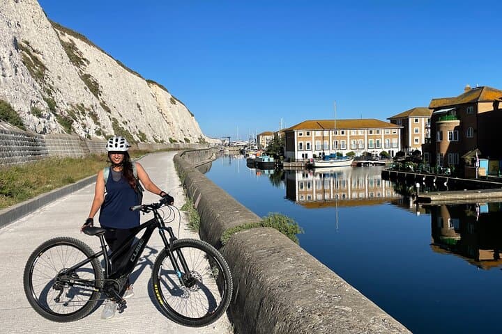 E‑Bike Brighton Cliffs & South Downs: Coastal Rides, Chalk Trails and Seafront Stops photo 4