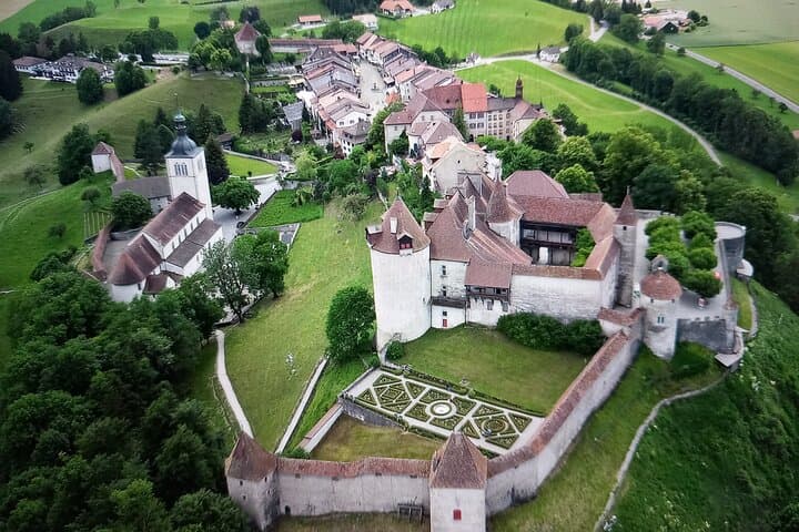 Day Trip to Gruyères: Private Medieval Town Tour from Geneva
