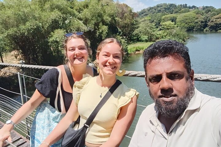 Kandy Tuk-Tuk Private City Tour: Temple, Tea & Botanical Gardens photo 1
