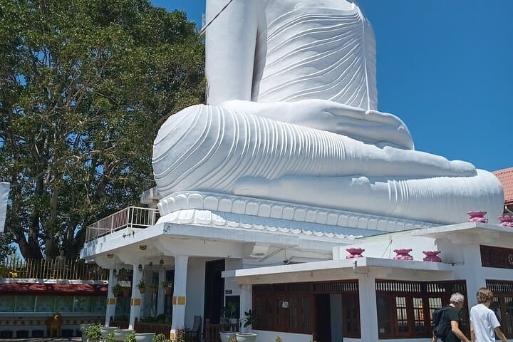 Kandy Tuk-Tuk Private City Tour: Temple, Tea & Botanical Gardens photo 2