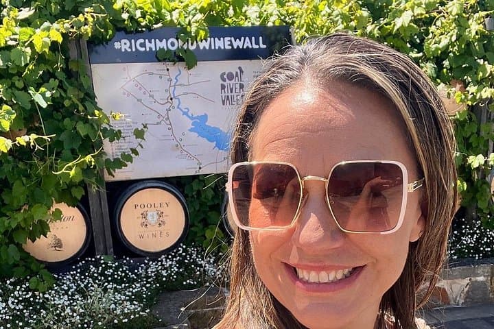 Coal River Valley Private Winery Tour from Hobart — Sip, Sing & Scenic Tastings photo 4