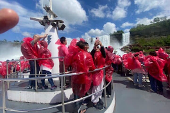 Up-Close Niagara Falls Boat Cruise & Guided Parkway Walk photo 3