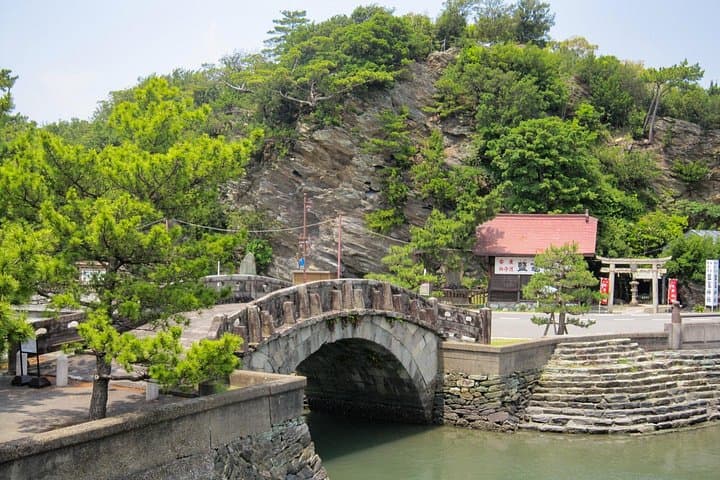 Wakayama Day Trip from Osaka: Castle, Garden & Coastal Market Highlights photo 2