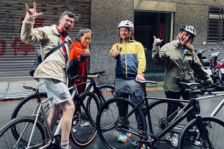 Morning E-bike Tour of Taipei: Ride Through Markets, Temples & Local Eats photo 2