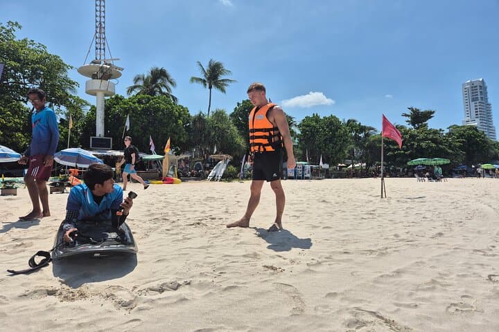 Electric Surfboard Adventure in Patong Bay: Glide the Future of Surfing in Phuket photo 4