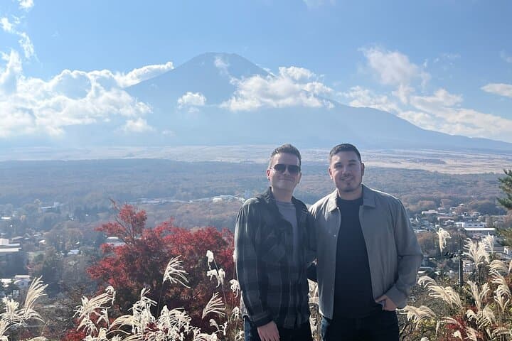 Private Mount Fuji Full-Day Car Tour with Local Guide and Hotel Pickup photo 2