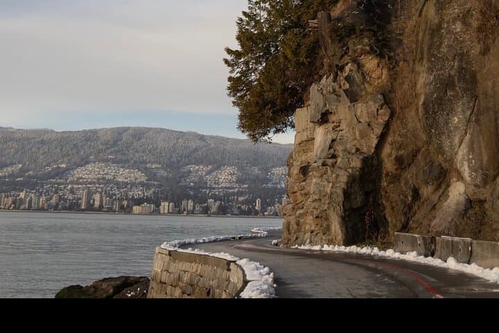 Electric Scooter Tour of Stanley Park: Seawall, Totems & Prospect Point photo 2