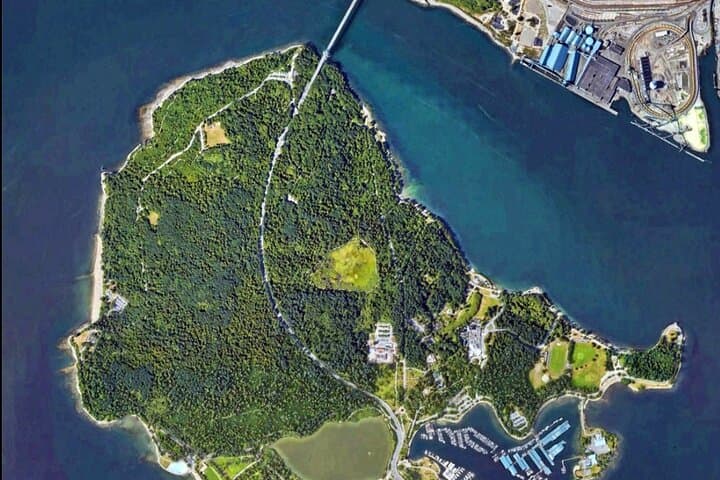 Electric Scooter Tour of Stanley Park: Seawall, Totems & Prospect Point photo 5