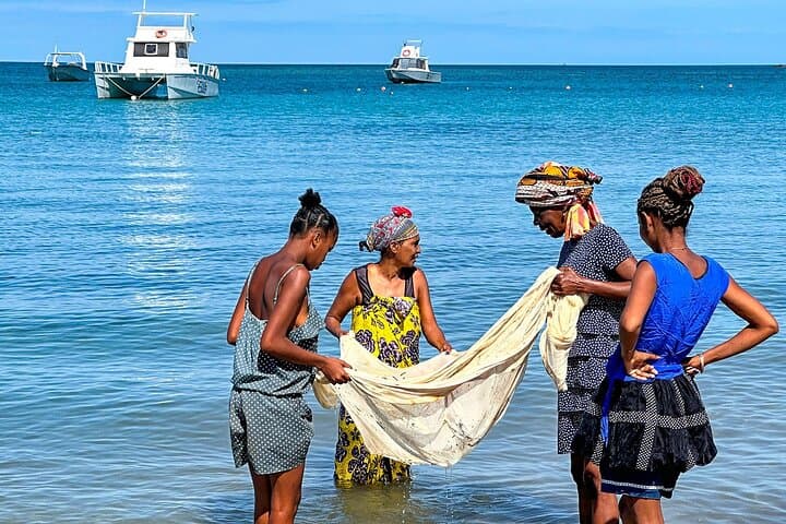Madagascar 14-Day Classic Route: Wildlife, Baobabs & National Parks photo 3