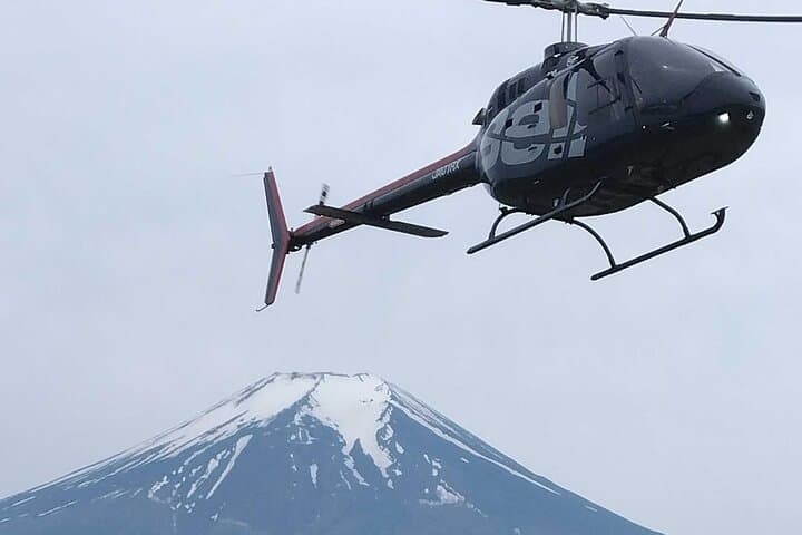 Tokyo to Mt. Fuji Helicopter Tour: 75–90 Minute Scenic Flight from Tokyo Heliport photo 6