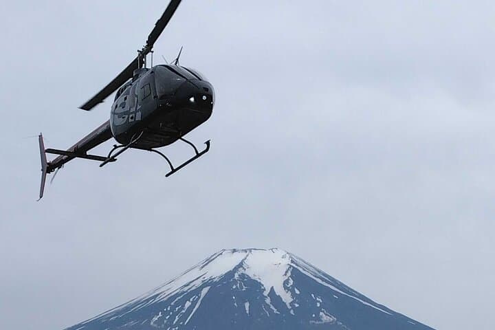 Tokyo to Mt. Fuji Helicopter Tour: 75–90 Minute Scenic Flight from Tokyo Heliport photo 5