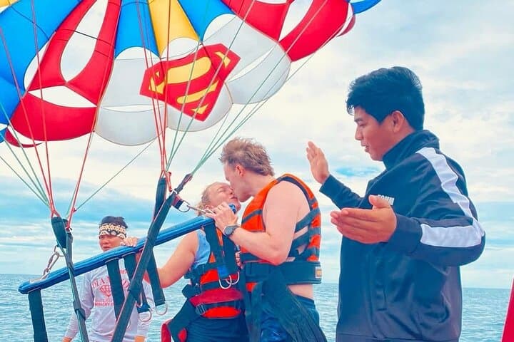 Private Boracay Parasailing Adventure: 15-Min Aerial Ride Over White Beach photo 2