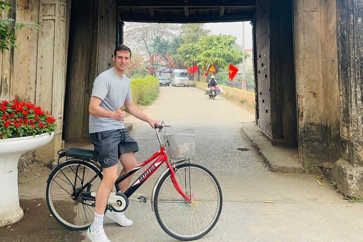 Hanoi Hidden Gems: Van Phuc Silk and Duong Lam Ancient Village Day Trip photo 2