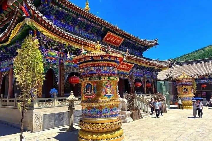 Luxury Shanxi Road Trip: Yungang Grottoes, Hanging Temple & Wutai photo 3