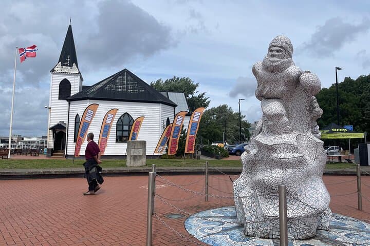 Cardiff in a Day: Full Guided Tour of Castle, Bay & Museums