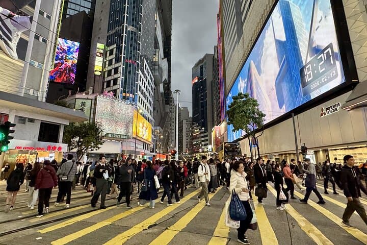 Hong Kong After Dark: Small-Group Night Tour with Star Ferry, Tram & Night Markets