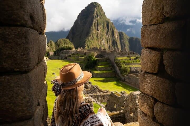 8-Day Peru Itinerary: Lima, Ica, Sacred Valley & Machu Picchu + Rainbow Mountain