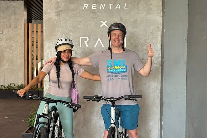 Explore Panama City by Electric Bike: Avenida Balboa & Cinta Costera Ride photo 3