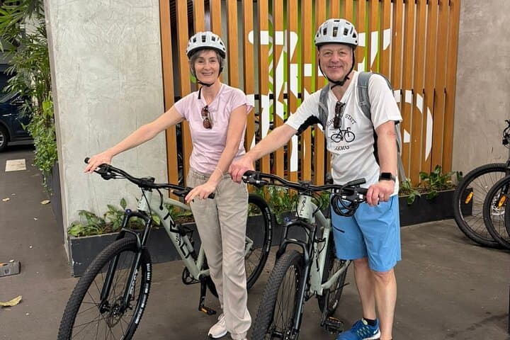 Explore Panama City by Electric Bike: Avenida Balboa & Cinta Costera Ride photo 4