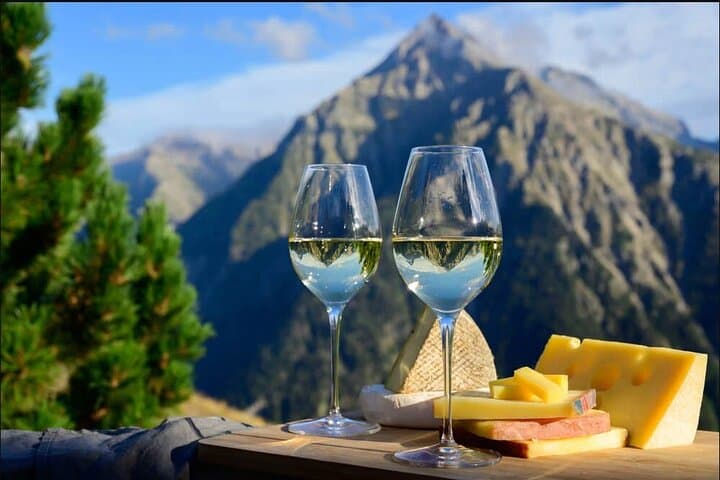 Chamonix Discovery Walk and Savoyard Aperitif: Guided Tasting & Photo Spots