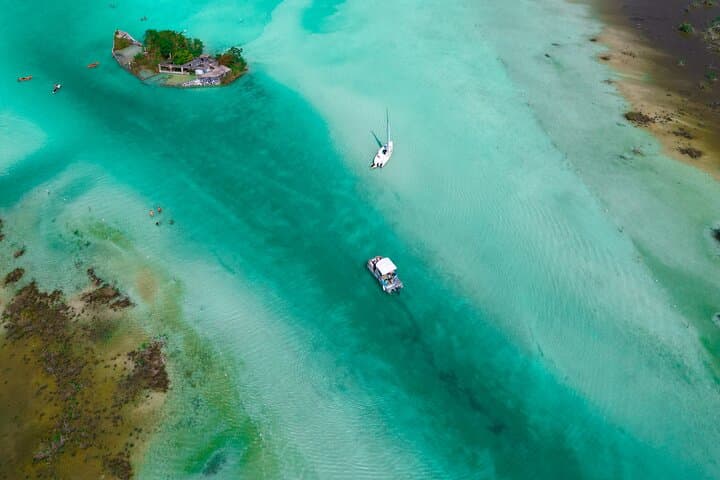 Private Sailing Adventure in Bacalar Lagoon: Mangroves, Cenotes & Bird Island