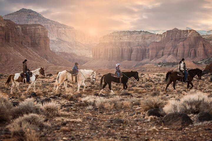 Capitol Reef 1-Hour Western Horseback Ride — Red Bluff & Waterpocket Fold Loop photo 2