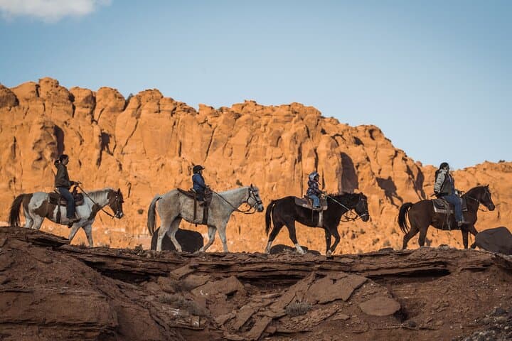 Capitol Reef 1-Hour Western Horseback Ride — Red Bluff & Waterpocket Fold Loop photo 3