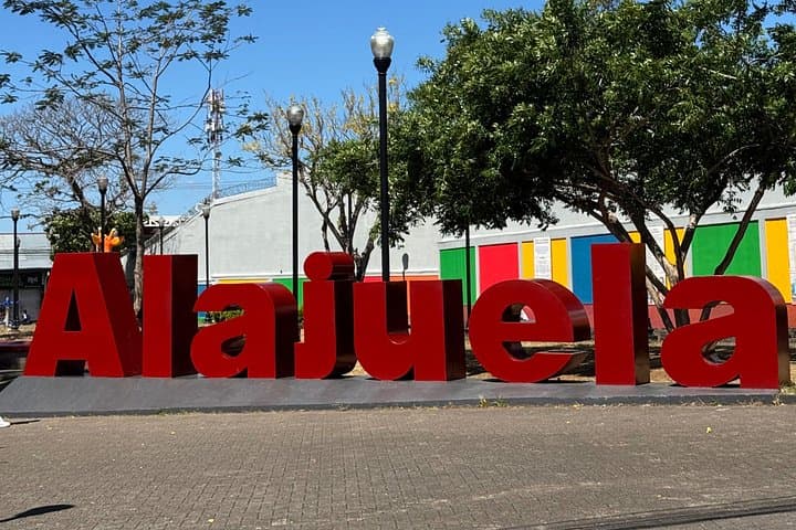 La Fortuna to San José Waterfall Transfer: Coffee, Wildlife & Scenic Stops photo 3