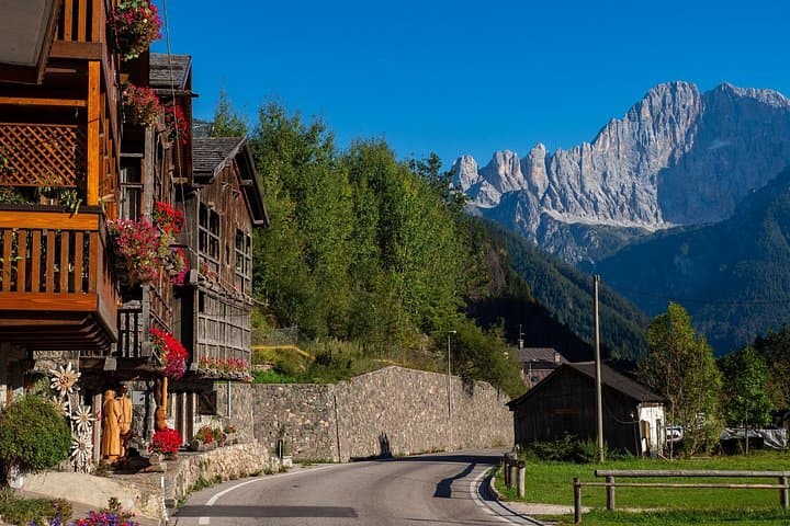 Cortina d'Ampezzo & Lake Misurina: Full-Day Dolomites Tour from Venice photo 2
