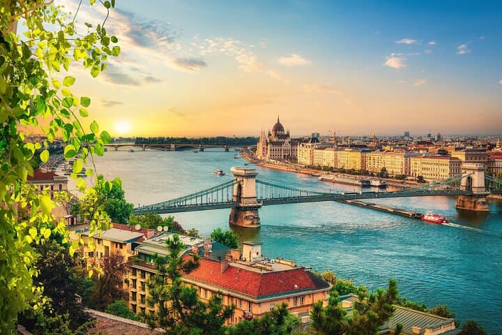 Prague to Budapest Private Scenic Transfer with 4-Hour Sightseeing Stops photo 4