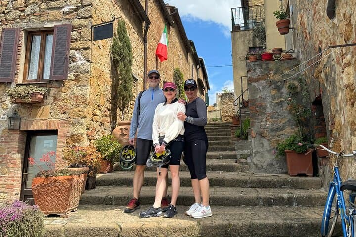 Pienza & Val d'Orcia E-Bike Tour: Private TREK Ride to Bagno Vignoni and Vitaleta photo 2