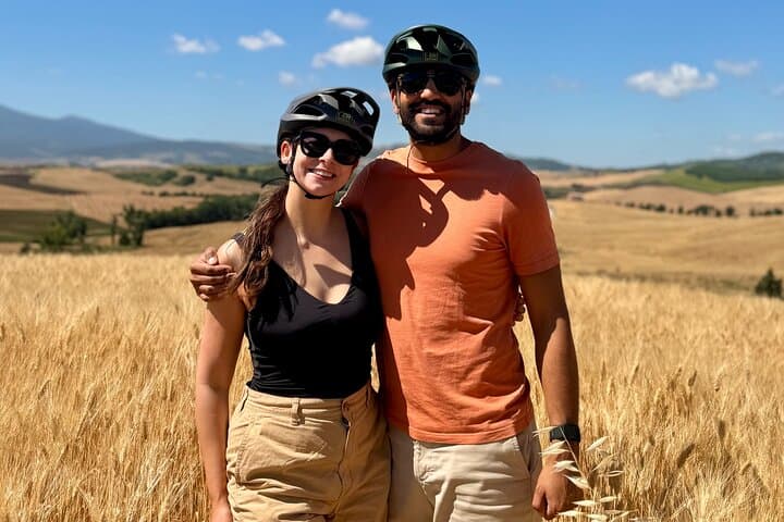 Pienza & Val d'Orcia E-Bike Tour: Private TREK Ride to Bagno Vignoni and Vitaleta