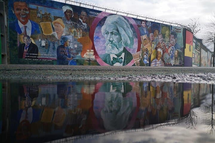Belfast Ultimate 3-Hour Combi Tour — City Sights, Murals & Titanic Quarter photo 4