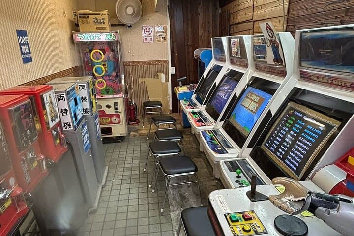 Deep Osaka: Shinsekai Local Food and Bar Walking Tour photo 4