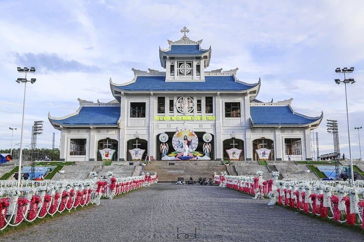 Hue to Paradise Cave: Day Tour to Asia's Longest Dry Cave