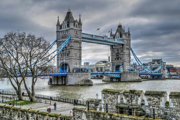 Ultimate London Walking Tour: Blue Badge Guide to 30+ Sights