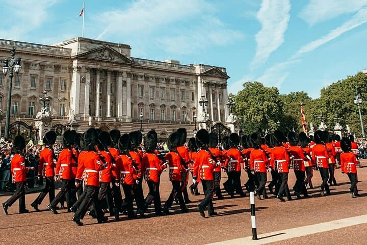 Private Blue Badge London Walking Tour: 30+ Iconic Sights in ~4 Hours photo 5