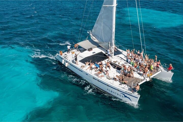 Isla Mujeres Catamaran: All-Inclusive Albatross Plus Tour from Cancun