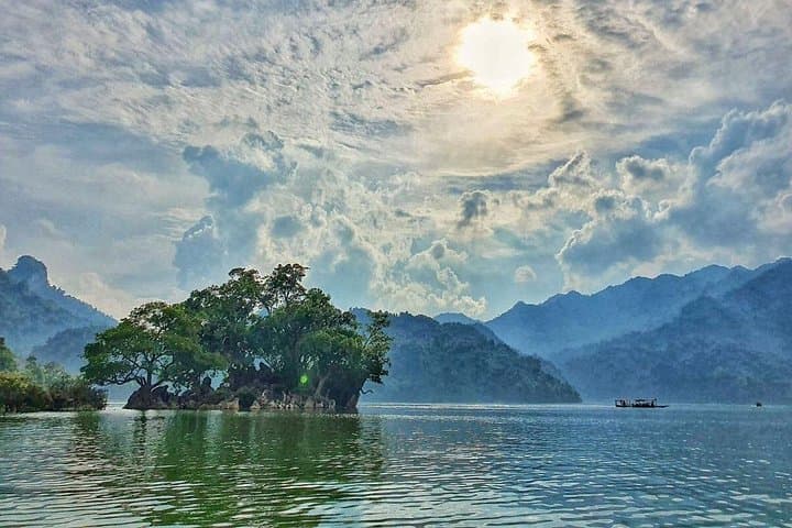 Two-Day Ba Be Lake Boat Trip from Hanoi — Boat, Bamboo Rafting & Homestay photo 4
