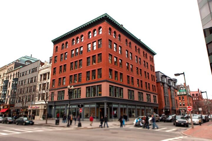 Boston Local Fashion Designers Shopping Tour — Stylist-Led Boutique Circuit through North End, Bay Village & Back Bay photo 4