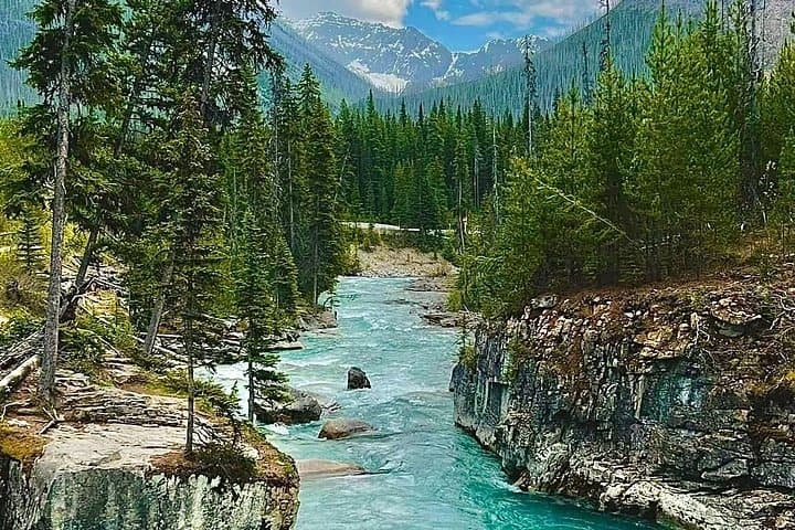 Banff National Park Day Tour: Lake Louise & Moraine Lake Small-Group Experience photo 3