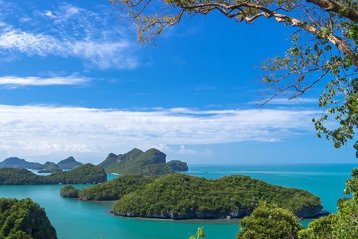 Exploring Angthong: Kayaking, Snorkeling & The Emerald Lake Viewpoint